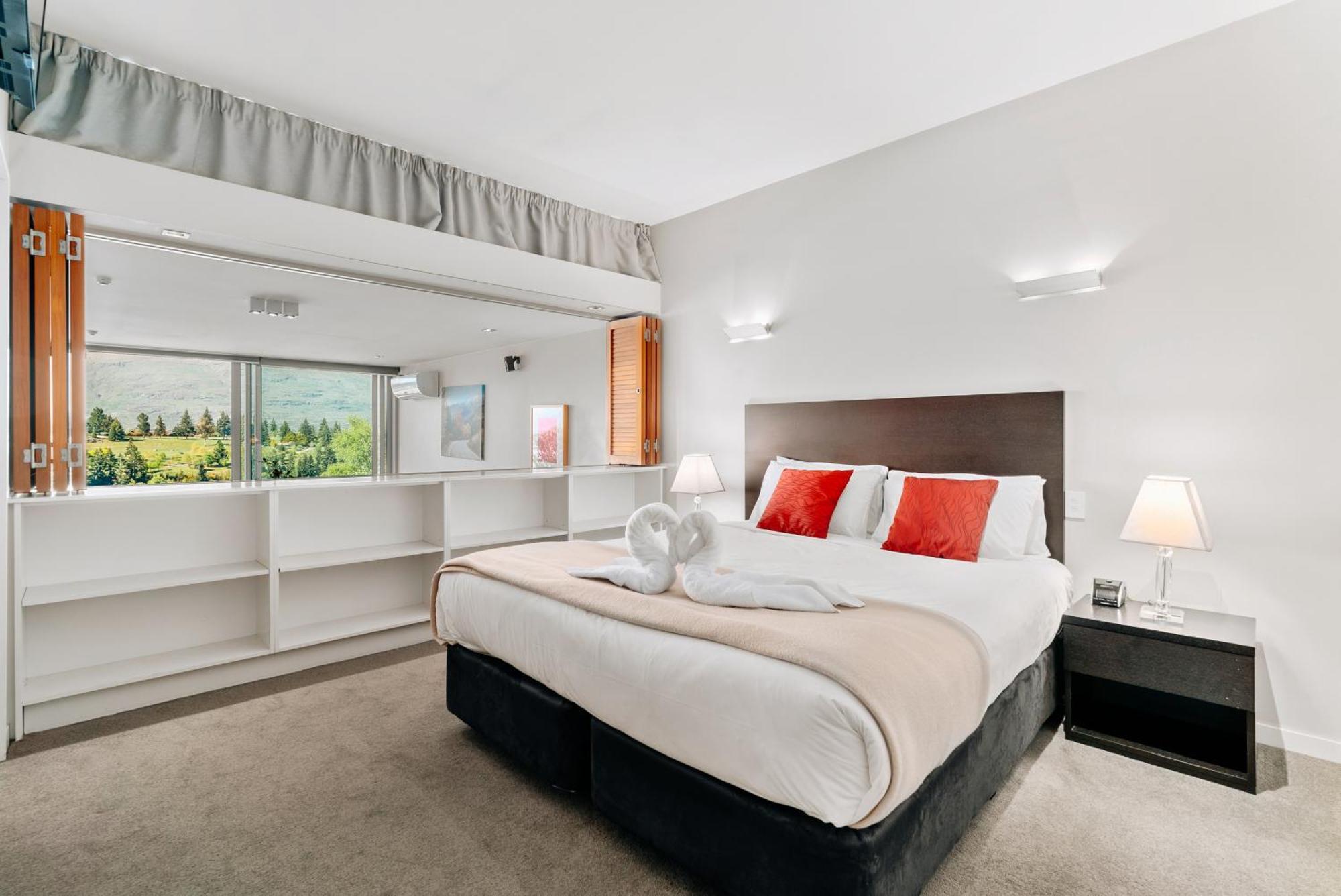 Modern Executive Living In Pounamu Квинстаун Экстерьер фото