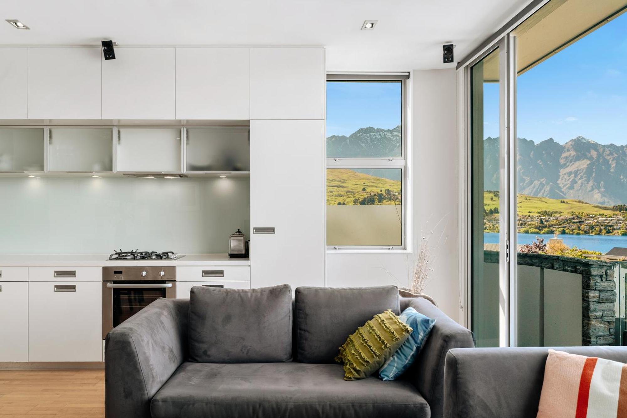 Modern Executive Living In Pounamu Квинстаун Экстерьер фото