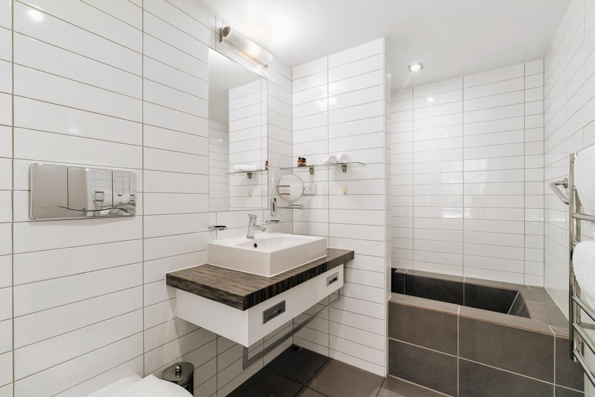 Modern Executive Living In Pounamu Квинстаун Экстерьер фото